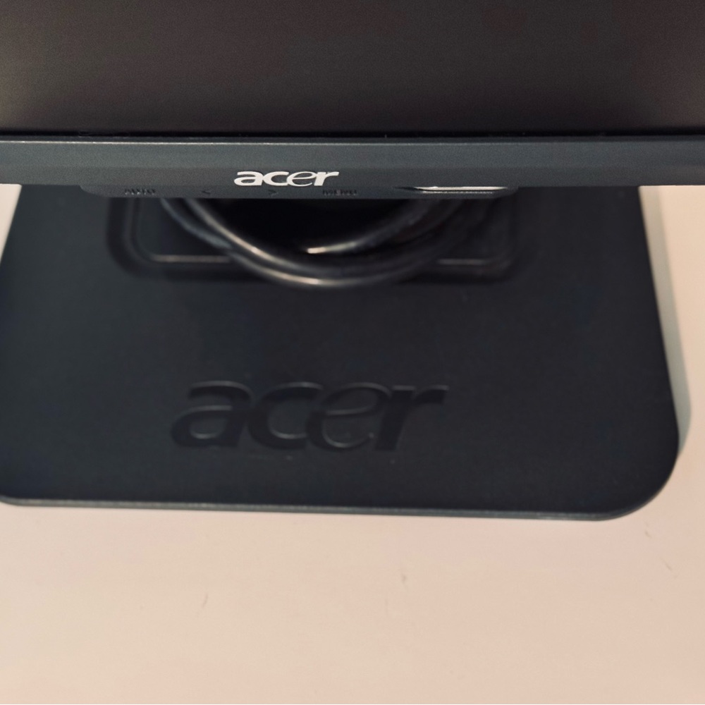 ACER 19” Widescreen Black External Computer Monitor AL1916W + VGA Cable - Picture 9 of 16